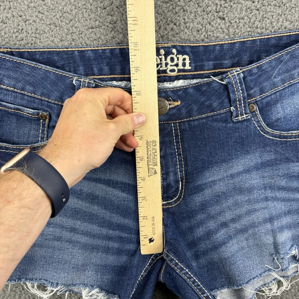 Reign Shorts Women 11 Long (33x3) Lowrise Stretch Denim Cutoff‎ Jort